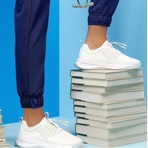 CLOVE WHITE WATERPROOF NURSING SHOES